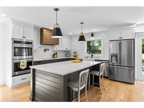 379 Devonshire Terrace, Hamilton, ON - Indoor Photo Showing Kitchen With Upgraded Kitchen