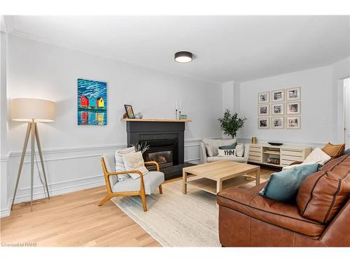 379 Devonshire Terrace, Hamilton, ON - Indoor Photo Showing Living Room With Fireplace