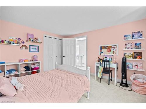 379 Devonshire Terrace, Hamilton, ON - Indoor Photo Showing Bedroom