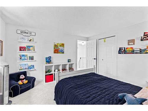 379 Devonshire Terrace, Hamilton, ON - Indoor Photo Showing Bedroom