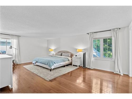 379 Devonshire Terrace, Hamilton, ON - Indoor Photo Showing Bedroom