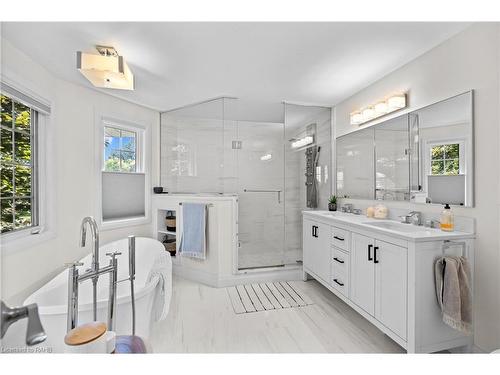 379 Devonshire Terrace, Hamilton, ON - Indoor Photo Showing Laundry Room