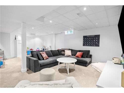 379 Devonshire Terrace, Hamilton, ON - Indoor Photo Showing Living Room