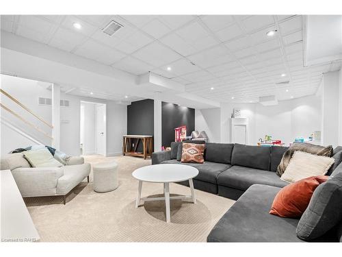 379 Devonshire Terrace, Hamilton, ON - Indoor Photo Showing Living Room