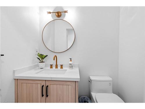 379 Devonshire Terrace, Hamilton, ON - Indoor Photo Showing Bathroom