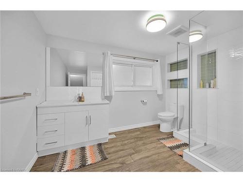 23 Cherrywood Drive, Stoney Creek, ON - Indoor Photo Showing Bathroom