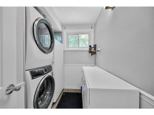 23 Cherrywood Drive, Stoney Creek, ON - Indoor Photo Showing Laundry Room