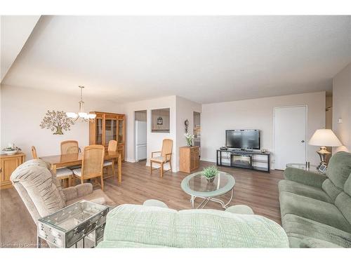 1104-301 Frances Avenue S, Hamilton, ON - Indoor Photo Showing Living Room