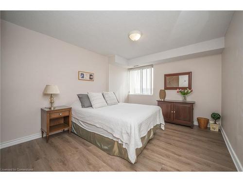 1104-301 Frances Avenue S, Hamilton, ON - Indoor Photo Showing Bedroom