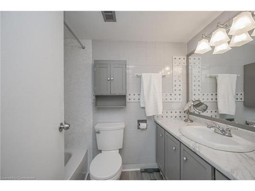 1104-301 Frances Avenue S, Hamilton, ON - Indoor Photo Showing Bathroom