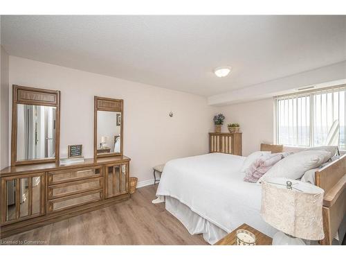 1104-301 Frances Avenue S, Hamilton, ON - Indoor Photo Showing Bedroom