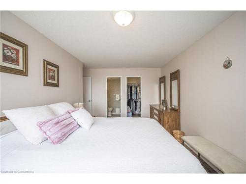 1104-301 Frances Avenue S, Hamilton, ON - Indoor Photo Showing Bedroom