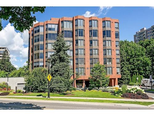 401-2121 Lakeshore Road, Burlington, ON - Outdoor With Facade