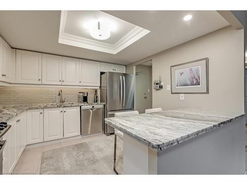 401-2121 Lakeshore Road, Burlington, ON - Indoor Photo Showing Kitchen With Stainless Steel Kitchen