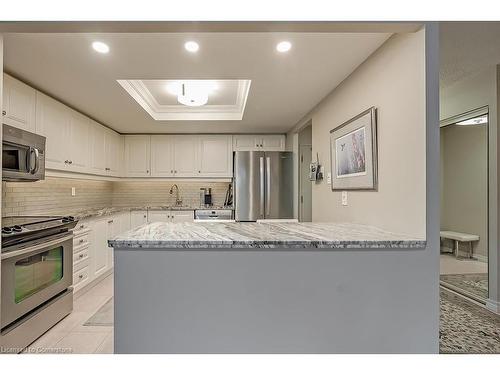 401-2121 Lakeshore Road, Burlington, ON - Indoor Photo Showing Kitchen With Stainless Steel Kitchen With Upgraded Kitchen