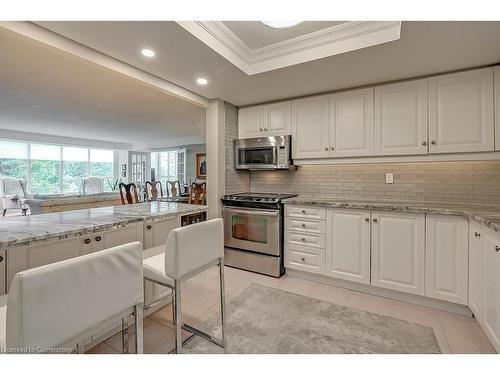 401-2121 Lakeshore Road, Burlington, ON - Indoor Photo Showing Kitchen With Stainless Steel Kitchen With Upgraded Kitchen