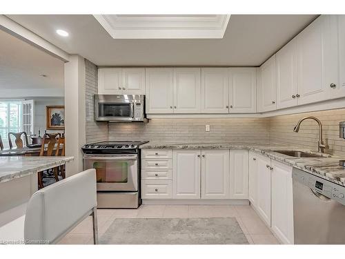 401-2121 Lakeshore Road, Burlington, ON - Indoor Photo Showing Kitchen With Stainless Steel Kitchen With Upgraded Kitchen