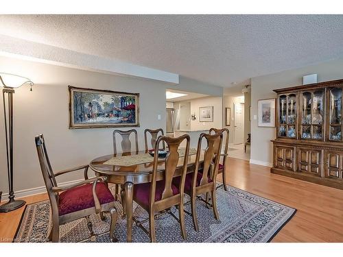 401-2121 Lakeshore Road, Burlington, ON - Indoor Photo Showing Dining Room