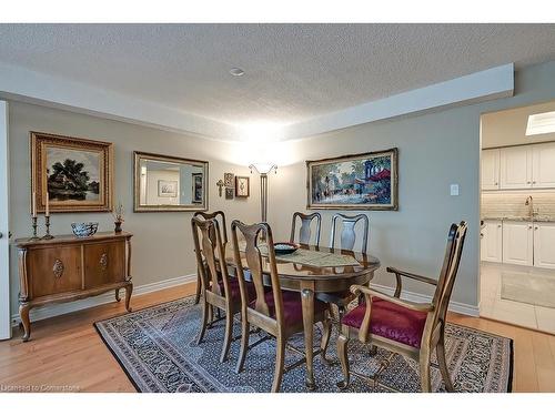 401-2121 Lakeshore Road, Burlington, ON - Indoor Photo Showing Dining Room