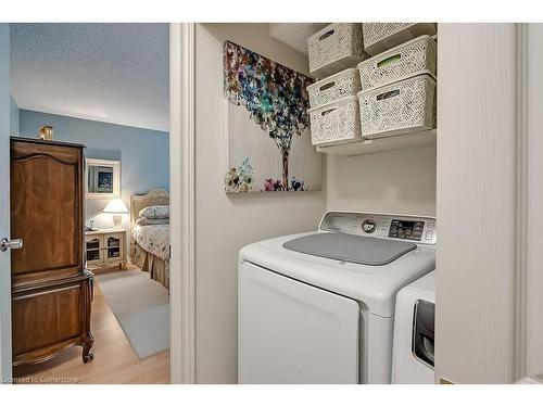 401-2121 Lakeshore Road, Burlington, ON - Indoor Photo Showing Laundry Room