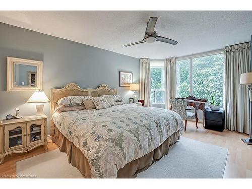 401-2121 Lakeshore Road, Burlington, ON - Indoor Photo Showing Bedroom