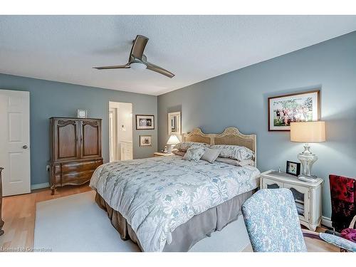 401-2121 Lakeshore Road, Burlington, ON - Indoor Photo Showing Bedroom