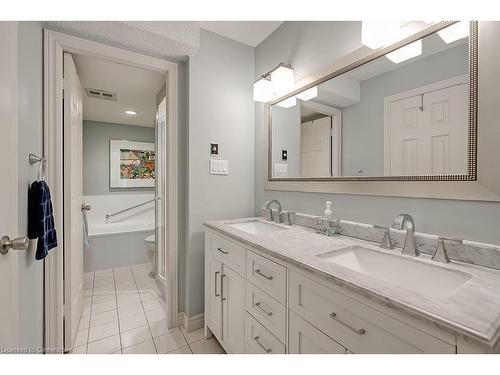 401-2121 Lakeshore Road, Burlington, ON - Indoor Photo Showing Bathroom