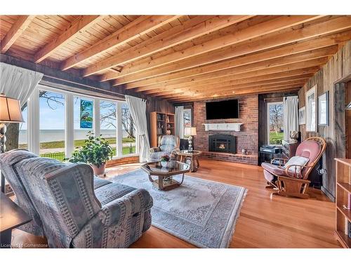 555 Edgewater Place, Dunnville, ON - Indoor Photo Showing Living Room With Fireplace