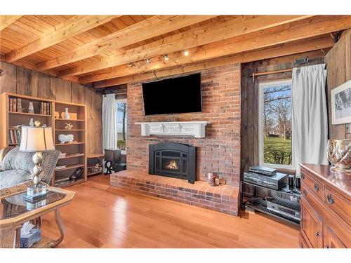 555 Edgewater Place, Dunnville, ON - Indoor Photo Showing Living Room With Fireplace