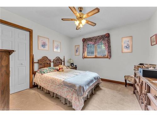 4916 Thirty Road, Beamsville, ON - Indoor Photo Showing Bedroom