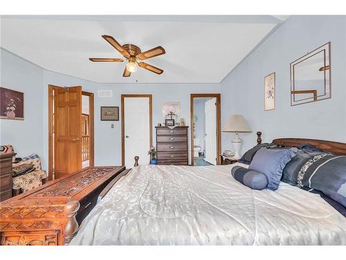 4916 Thirty Road, Beamsville, ON - Indoor Photo Showing Bedroom