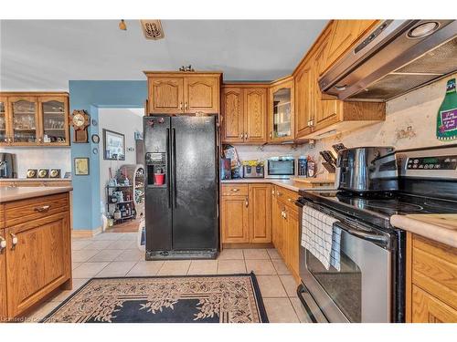 4916 Thirty Road, Beamsville, ON - Indoor Photo Showing Kitchen