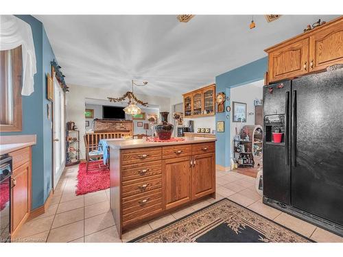 4916 Thirty Road, Beamsville, ON - Indoor Photo Showing Kitchen