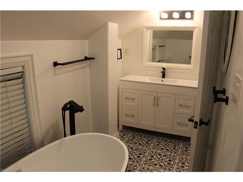 574 Clark Avenue, Burlington, ON - Indoor Photo Showing Bathroom