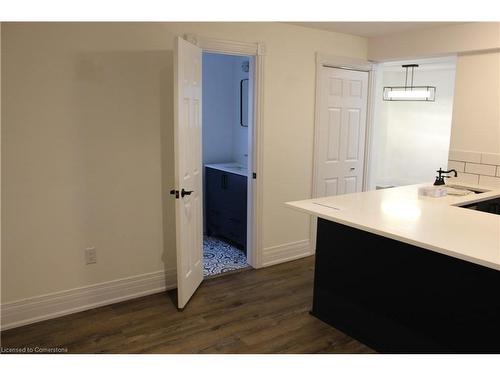 574 Clark Avenue, Burlington, ON - Indoor Photo Showing Kitchen