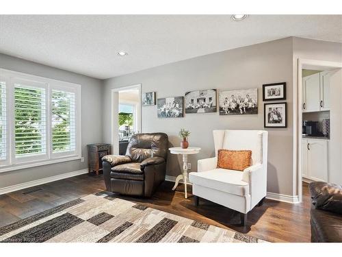 126 Gurnett Drive, Hamilton, ON - Indoor Photo Showing Living Room