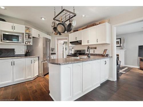 126 Gurnett Drive, Hamilton, ON - Indoor Photo Showing Kitchen