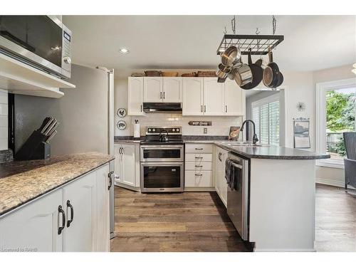 126 Gurnett Drive, Hamilton, ON - Indoor Photo Showing Kitchen With Upgraded Kitchen