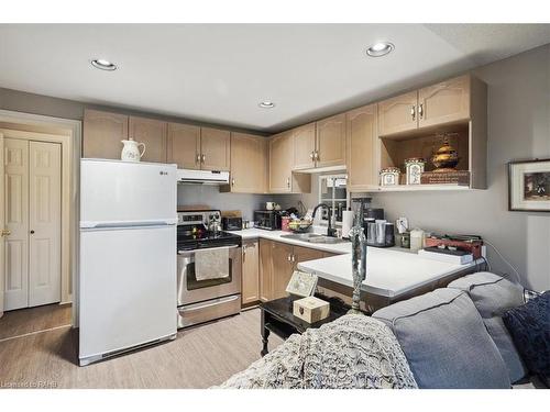 126 Gurnett Drive, Hamilton, ON - Indoor Photo Showing Kitchen