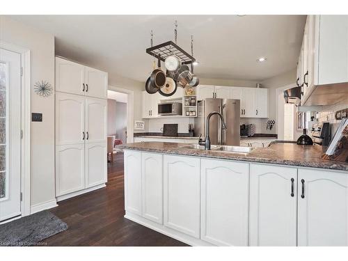 126 Gurnett Drive, Hamilton, ON - Indoor Photo Showing Kitchen