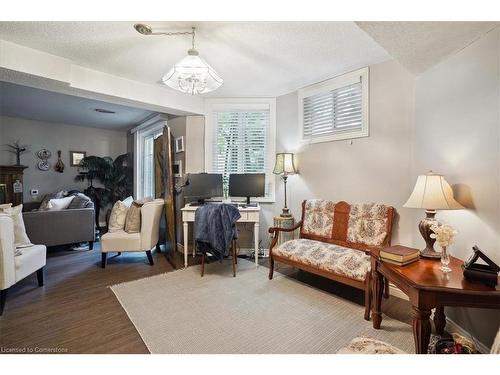 126 Gurnett Drive, Hamilton, ON - Indoor Photo Showing Living Room