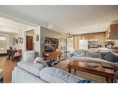 126 Gurnett Drive, Hamilton, ON - Indoor Photo Showing Living Room