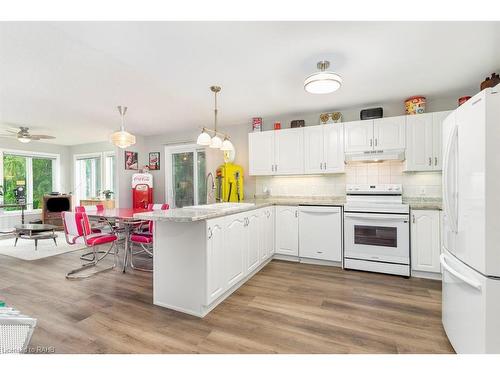 105 Glenariff Drive, Freelton, ON - Indoor Photo Showing Kitchen