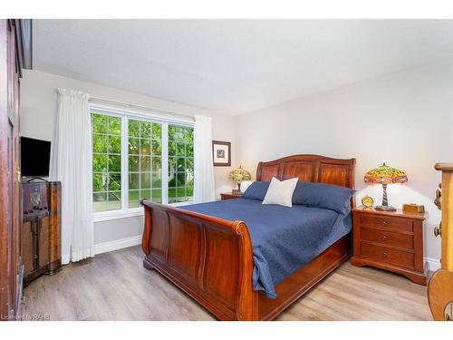 105 Glenariff Drive, Freelton, ON - Indoor Photo Showing Bedroom