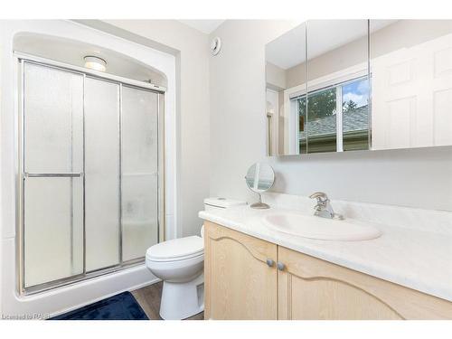 105 Glenariff Drive, Freelton, ON - Indoor Photo Showing Bathroom