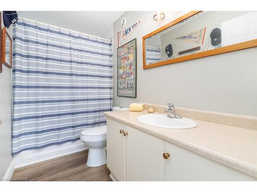 105 Glenariff Drive, Freelton, ON - Indoor Photo Showing Bathroom