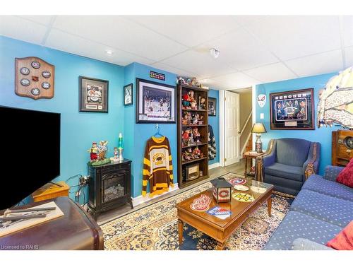 105 Glenariff Drive, Freelton, ON - Indoor Photo Showing Living Room