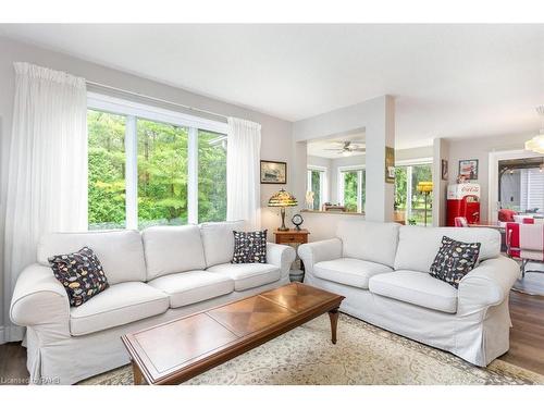 105 Glenariff Drive, Freelton, ON - Indoor Photo Showing Living Room