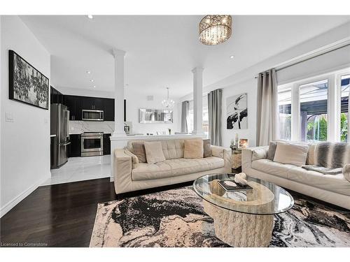 190 Bellagio Avenue, Hannon, ON - Indoor Photo Showing Living Room