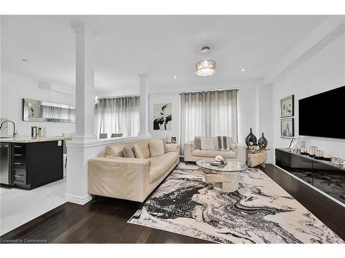 190 Bellagio Avenue, Hannon, ON - Indoor Photo Showing Living Room